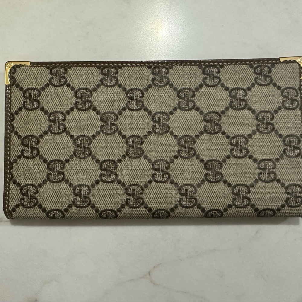 Authentic Vintage Gucci wallet